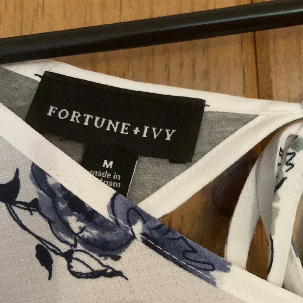 Tie back mixed material top - Picture 3 of 3